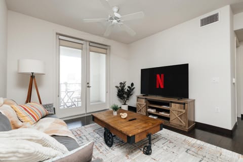 TV and multimedia, Living room, Photo of the whole room, Seating area, Evening entertainment