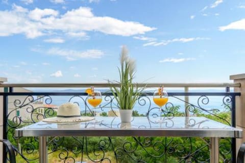 Luxury apartment Veliko Brdo Self check in Apartment in Makarska