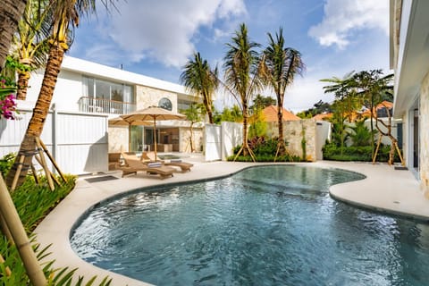 Property building, Pool view, Swimming pool, sunbed