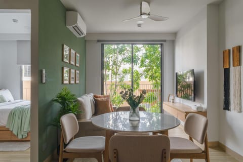 Photo of the whole room, Seating area, Dining area, air conditioner