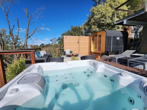 Hot Tub, sunbed