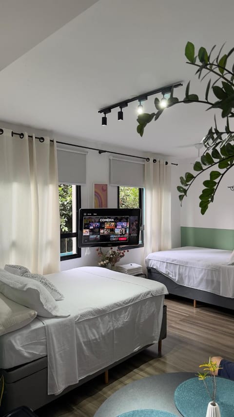 Bed, TV and multimedia, Bedroom