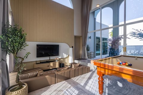 Communal lounge/ TV room, TV and multimedia, Living room, Seating area, Evening entertainment