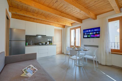 TV and multimedia, Kitchen or kitchenette, Living room, Dining area