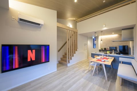 TV and multimedia, Living room, Dining area, air conditioner