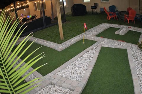 Resort Backyard Heated Pool Spa Arcade Movies House in Largo