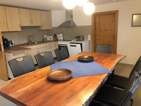 Photo of the whole room, Dining area, kitchen