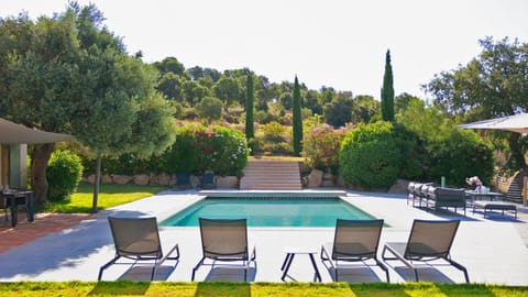 Swimming pool, sunbed