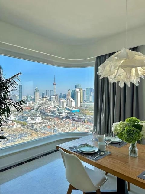 Living room, Seating area, Dining area, City view
