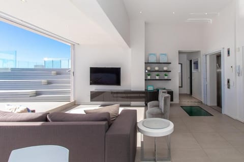 Bantry Bay Penthouse Beach Road Apartment in Sea Point