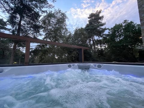 Luxury Villa - Hot Tub - Exclusive Offers - Amar Luxury Stays Villa in Poole