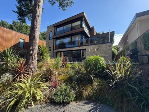 Luxury Villa - Hot Tub - Exclusive Offers - Amar Luxury Stays Villa in Poole