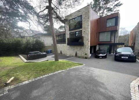 Luxury Villa - Hot Tub - Exclusive Offers - Amar Luxury Stays Villa in Poole