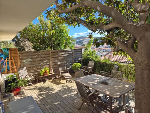 Patio, Dining area, Garden view