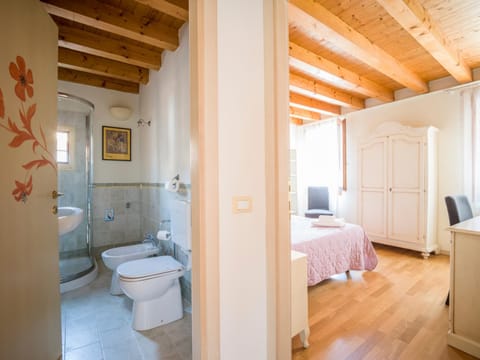 Bathroom, Photo of the whole room, Bedroom
