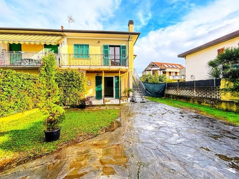 Property building, Spring, Day, Garden view