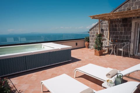 Patio, Day, Natural landscape, Hot Tub, Hot Tub, View (from property/room), Balcony/Terrace, Pool view, Sea view, Swimming pool, sunbed