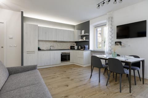TV and multimedia, microwave, oven, kitchen