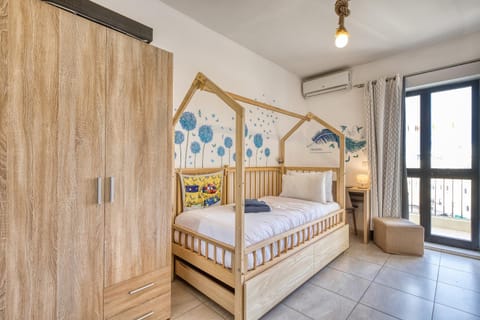 Elegant 3 bedroom apartment, family friendly with sun terrace and hot tub SMAS1-1 Apartment in Marsaskala