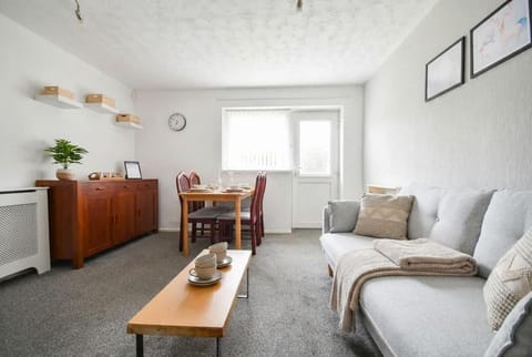 Convenient 2 Bedroom Apartment in Preston w WiFi Apartment in Preston