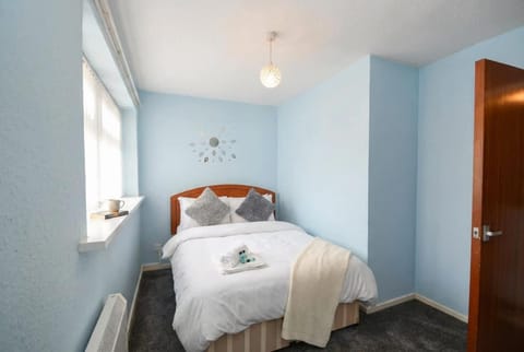 Convenient 2 Bedroom Apartment in Preston w WiFi Apartment in Preston