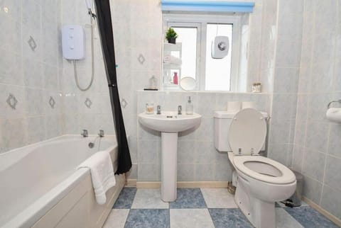 Convenient 2 Bedroom Apartment in Preston w WiFi Apartment in Preston