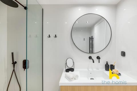 Spacious 2-BDR APT, Fast WIFI & Near Metro! Apartment in Athens