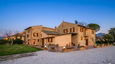 Property building, Day, Natural landscape, Landmark view