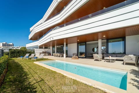 Day, Garden, Pool view, Swimming pool, sunbed