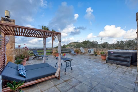 Property building, Balcony/Terrace, Seating area