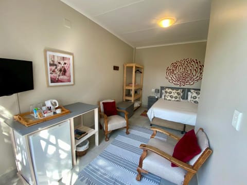 Photo of the whole room, Seating area