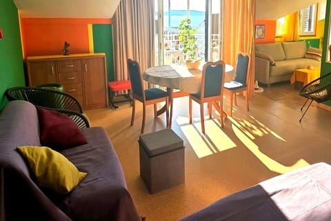 Sea View Apartment with Balcony & Sunset 2 min to Beach Apartment in Šibenik-Knin County, Croatia