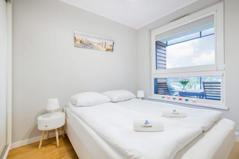 Bed, Photo of the whole room, towels