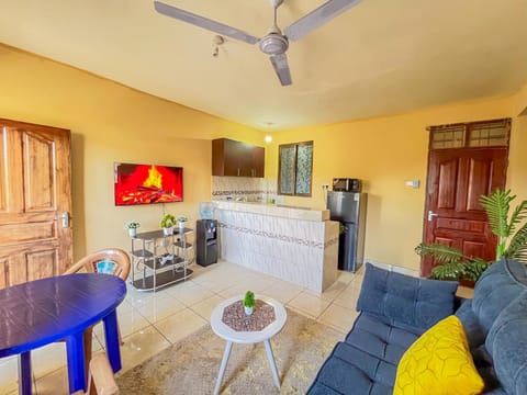 TV and multimedia, Kitchen or kitchenette, Living room, Seating area