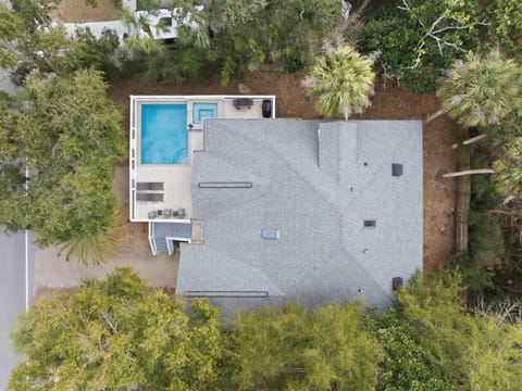 Coastal Luxe Retreat - Heated Pool & Spa - Games House in North Forest Beach