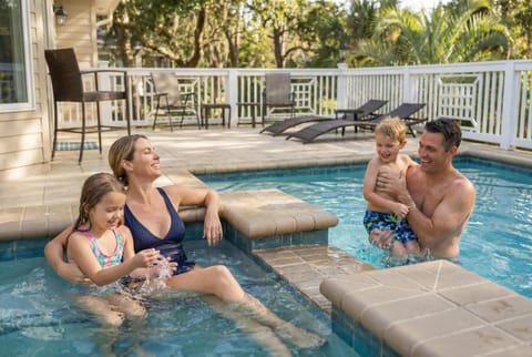 Coastal Luxe Retreat - Heated Pool & Spa - Games House in North Forest Beach