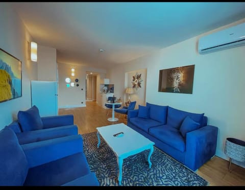 TV and multimedia, Living room, Seating area, air conditioner