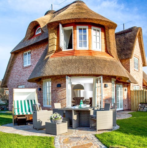 Property building, Garden, Balcony/Terrace, Garden view