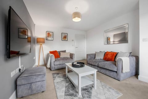 TV and multimedia, Living room, Photo of the whole room, Seating area