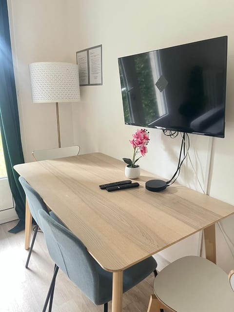 Appartement familial RDC Apartment in Issy-les-Moulineaux