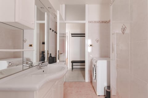 Shower, Bathroom, washing machine