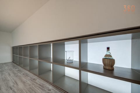 Lounge or bar, Food and drinks, Drinks, wardrobe