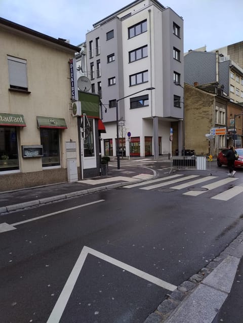 Elegant Living Room at Luxembourg Gare Bed and Breakfast in Luxembourg
