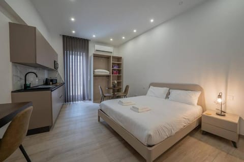 Bed, Kitchen or kitchenette, Photo of the whole room, Bedroom