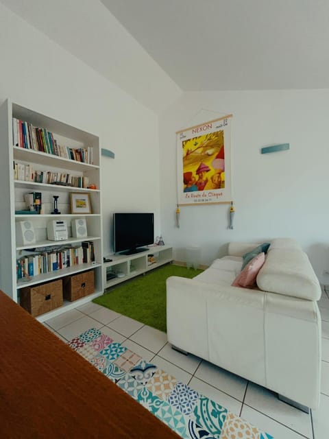Library, Living room