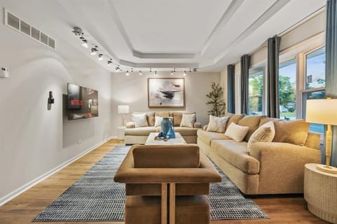 Cozy Spacious Retreat Games Groups Pets Allowed House in Joliet