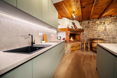 Stone House Dida Toni Tribunj House in Šibenik-Knin County, Croatia