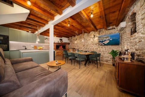 Stone House Dida Toni Tribunj House in Šibenik-Knin County, Croatia