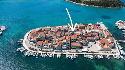 Stone House Dida Toni Tribunj House in Šibenik-Knin County, Croatia