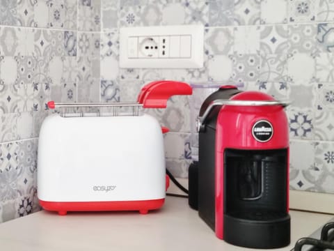 Coffee/tea facilities, toaster